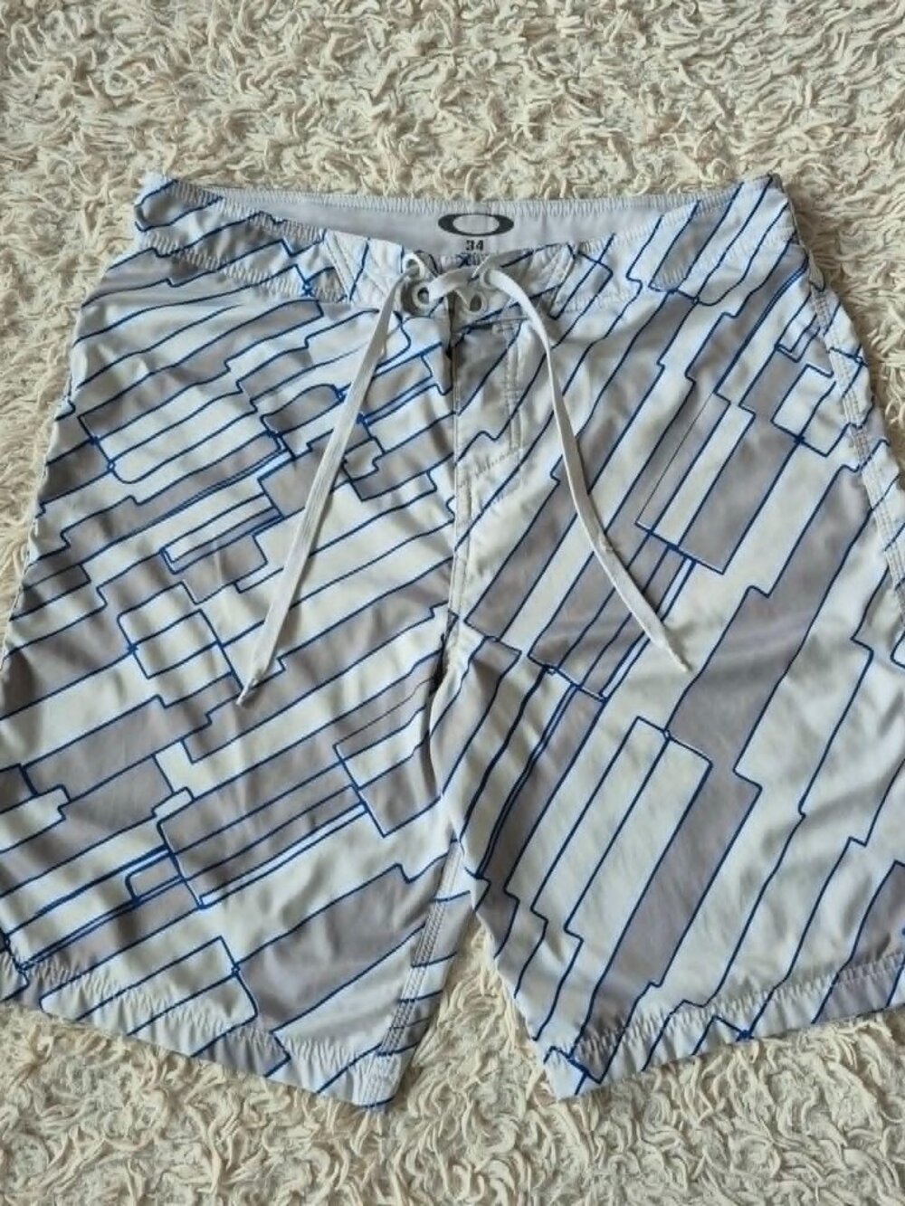 Oakley Board Shorts Y2K – Size 34 – White/Grey/Blue‎ Geometric Print